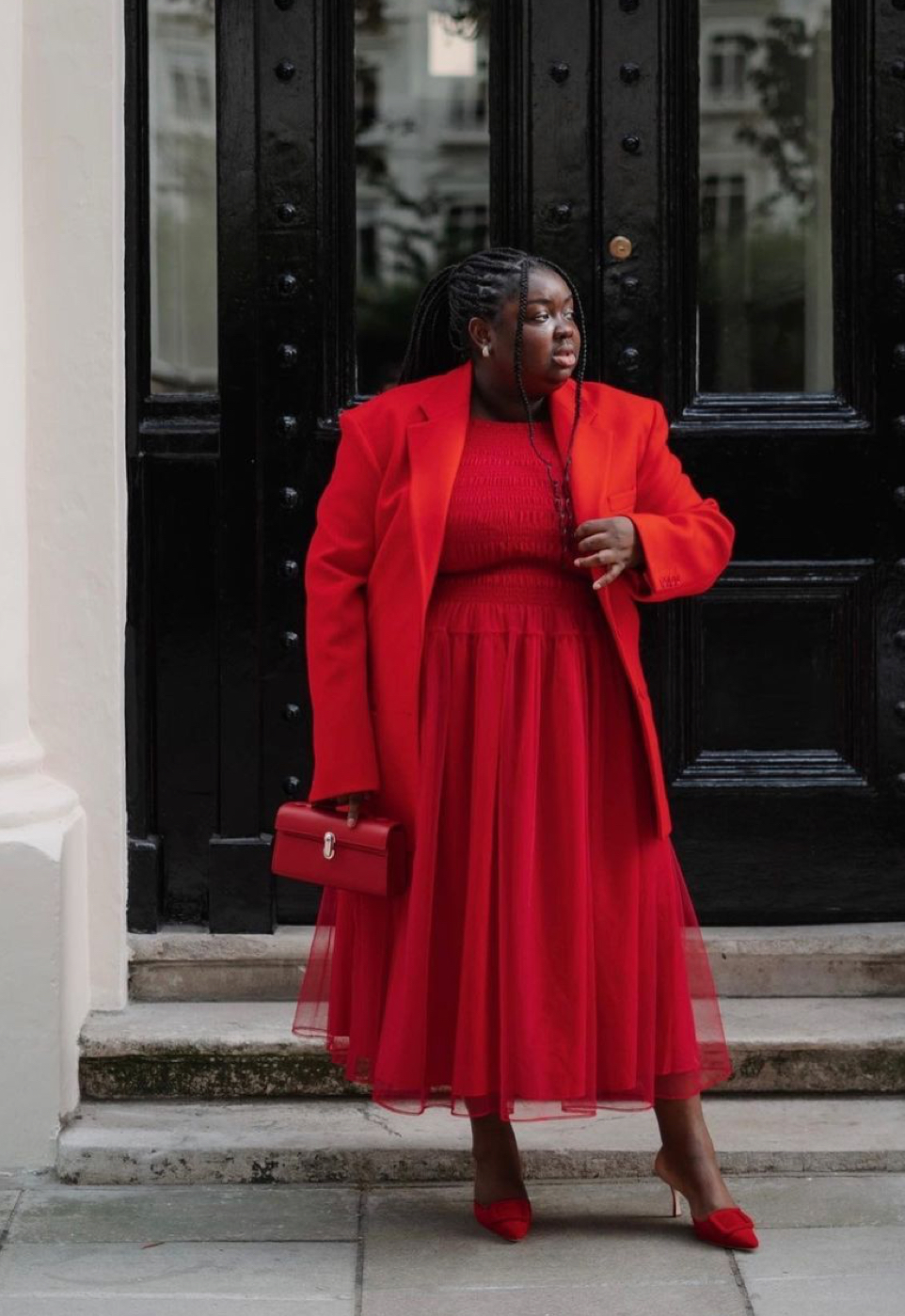 flatter outfit for plus size apple shape women